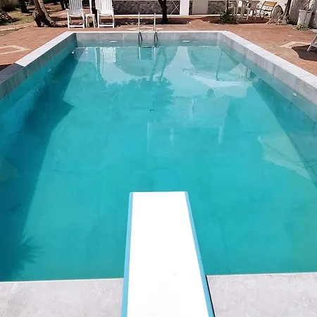 Poolside In The Pines, Steps From The Sea * 몰라 칼리바
