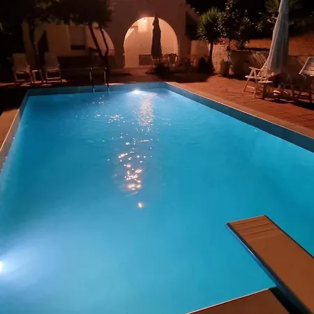 아파트 Poolside In The Pines, Steps From The Sea 몰라 칼리바