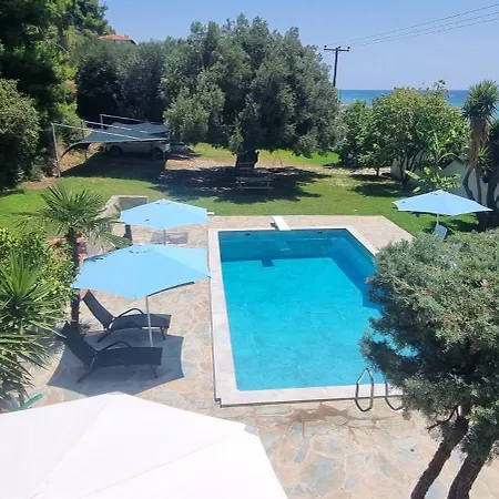 아파트 Poolside In The Pines, Steps From The Sea