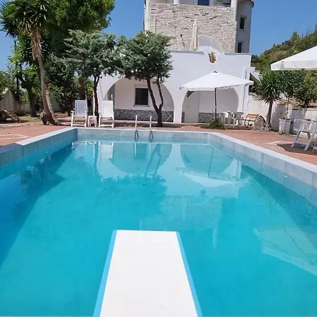 Poolside In The Pines, Steps From The Sea 아파트 몰라 칼리바