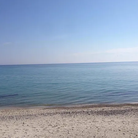 아파트 Poolside In The Pines, Steps From The Sea